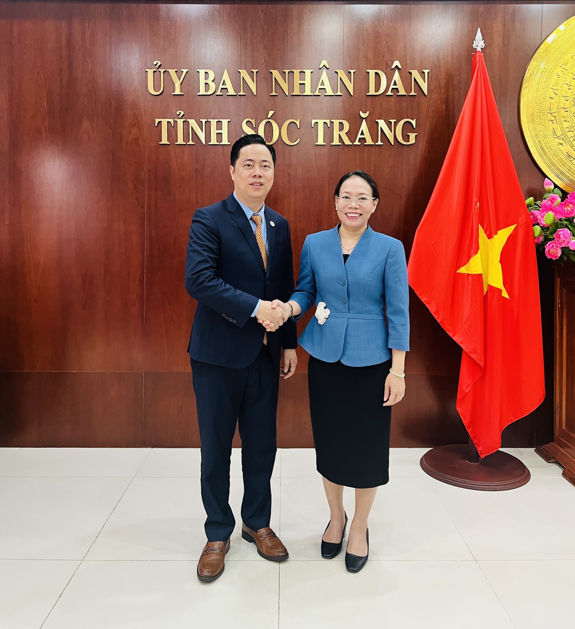 Ông Bùi Xuân Quảng - Chủ tịch Tập đoàn An Dương và Bà Huỳnh Thị Diễm Ngọc - Phó Chủ tịch UBND tỉnh Sóc Trăng